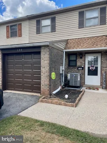 a house view with a outdoor space