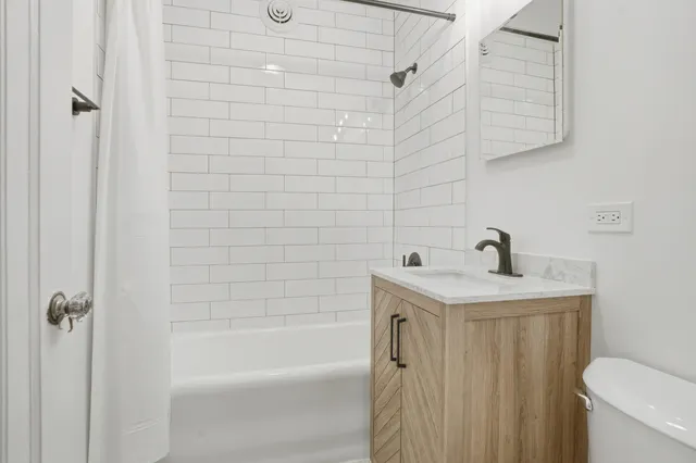 $210,000 | 2027 1/2 Davidson Place, Whiting, IN 46394