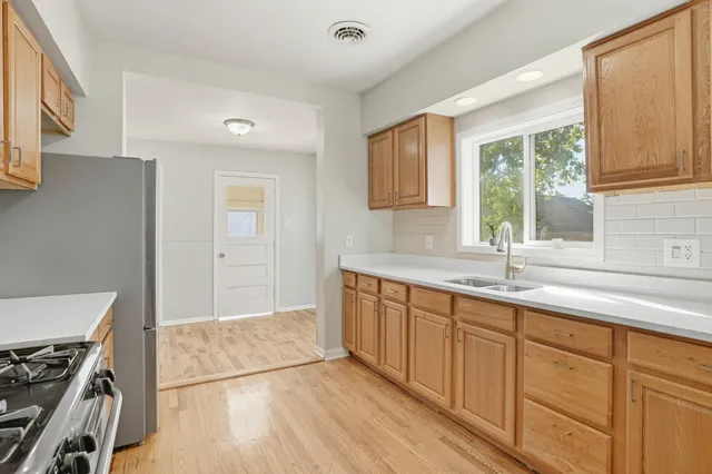 $210,000 | 2027 1/2 Davidson Place, Whiting, IN 46394