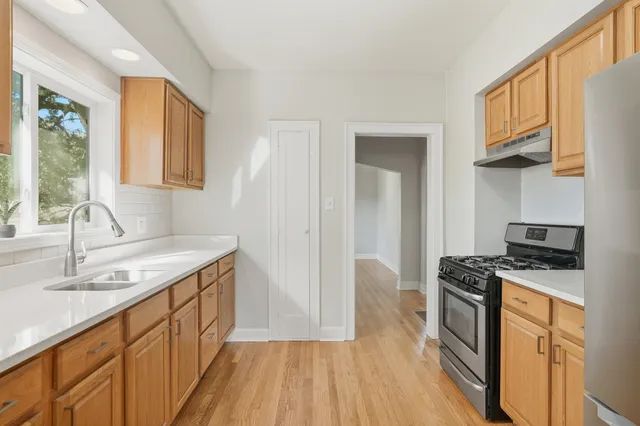 $210,000 | 2027 1/2 Davidson Place, Whiting, IN 46394