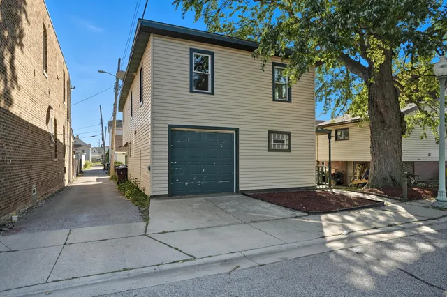 $210,000 | 2027 1/2 Davidson Place, Whiting, IN 46394