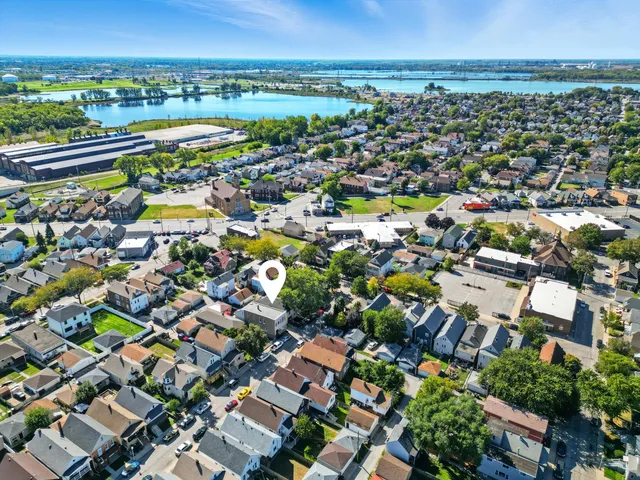 $210,000 | 2027 1/2 Davidson Place, Whiting, IN 46394