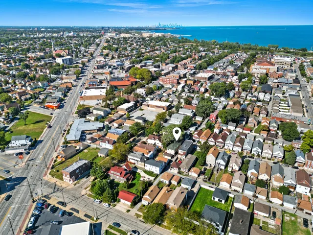 $210,000 | 2027 1/2 Davidson Place, Whiting, IN 46394