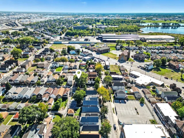 $210,000 | 2027 1/2 Davidson Place, Whiting, IN 46394