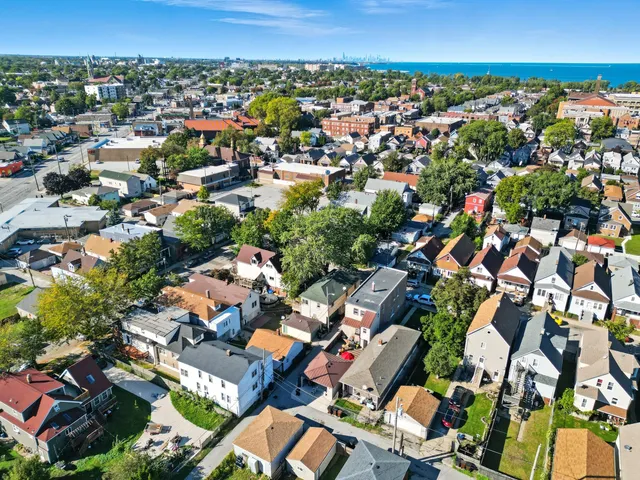 $210,000 | 2027 1/2 Davidson Place, Whiting, IN 46394