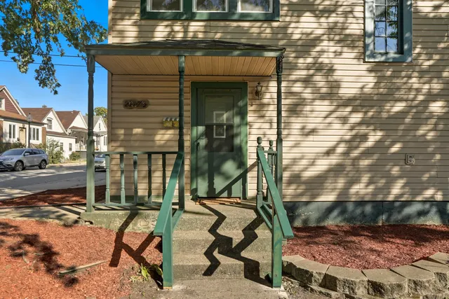 $210,000 | 2027 1/2 Davidson Place, Whiting, IN 46394