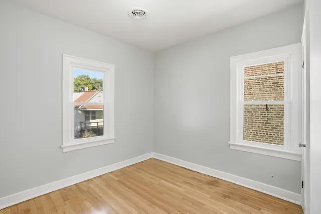 $210,000 | 2027 1/2 Davidson Place, Whiting, IN 46394