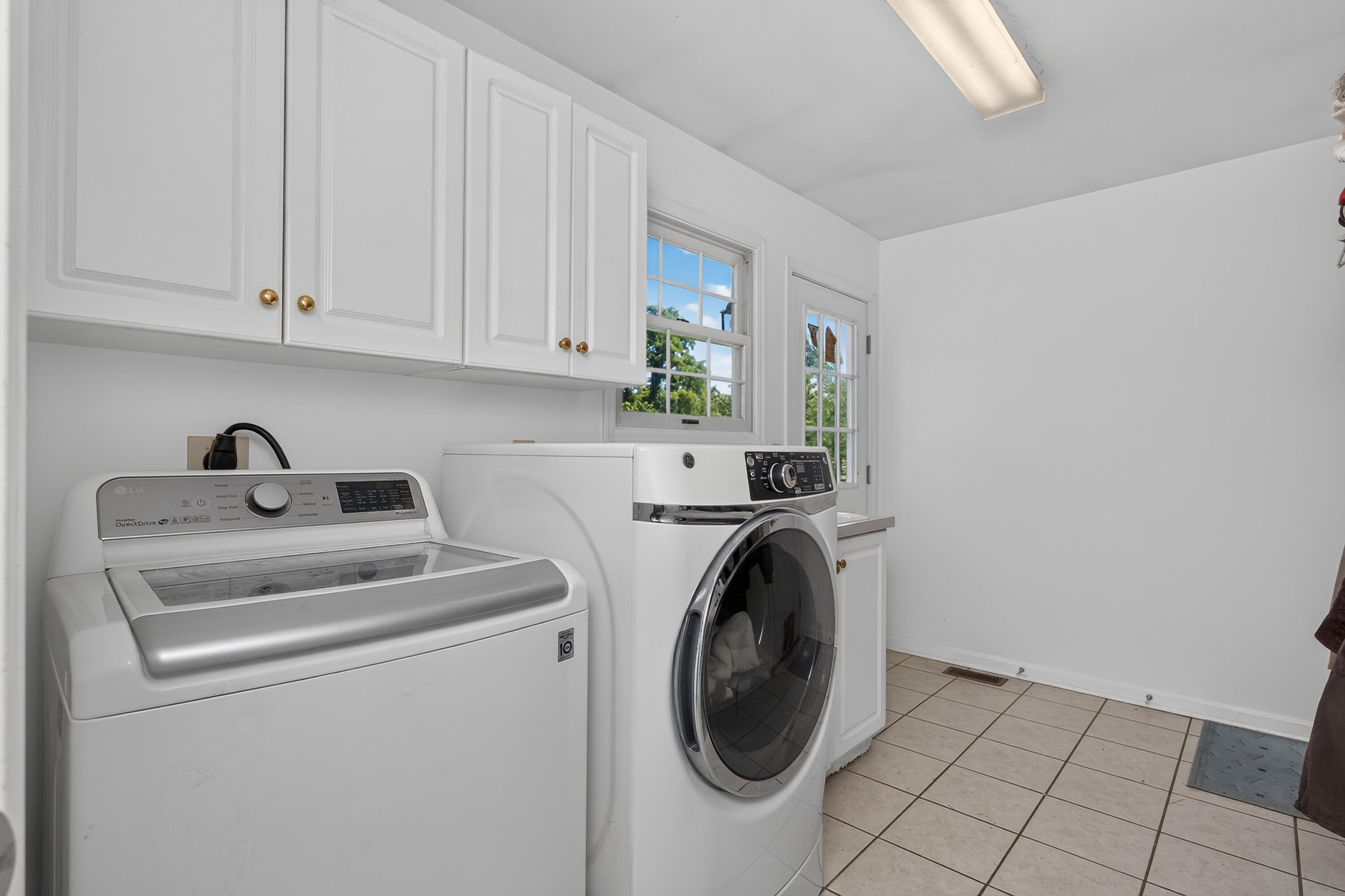 3942 Petersburg Road Burlington, KY 41005 - Photo 26 of 50 Laundry/Mud room has convenient access to yard/barn and garage. Washer and dryer stay!