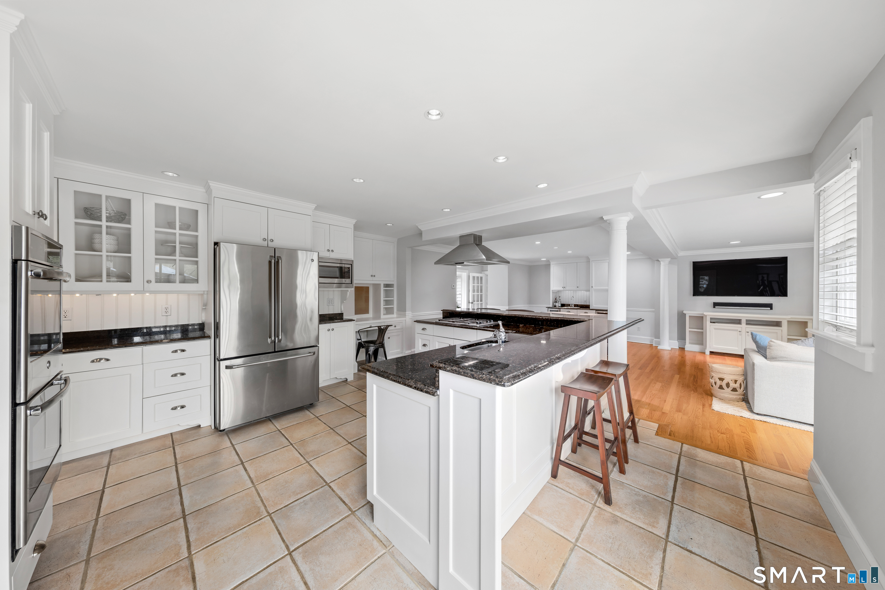 2444 Bronson Road Fairfield, CT 06824 - Photo 7 of 35