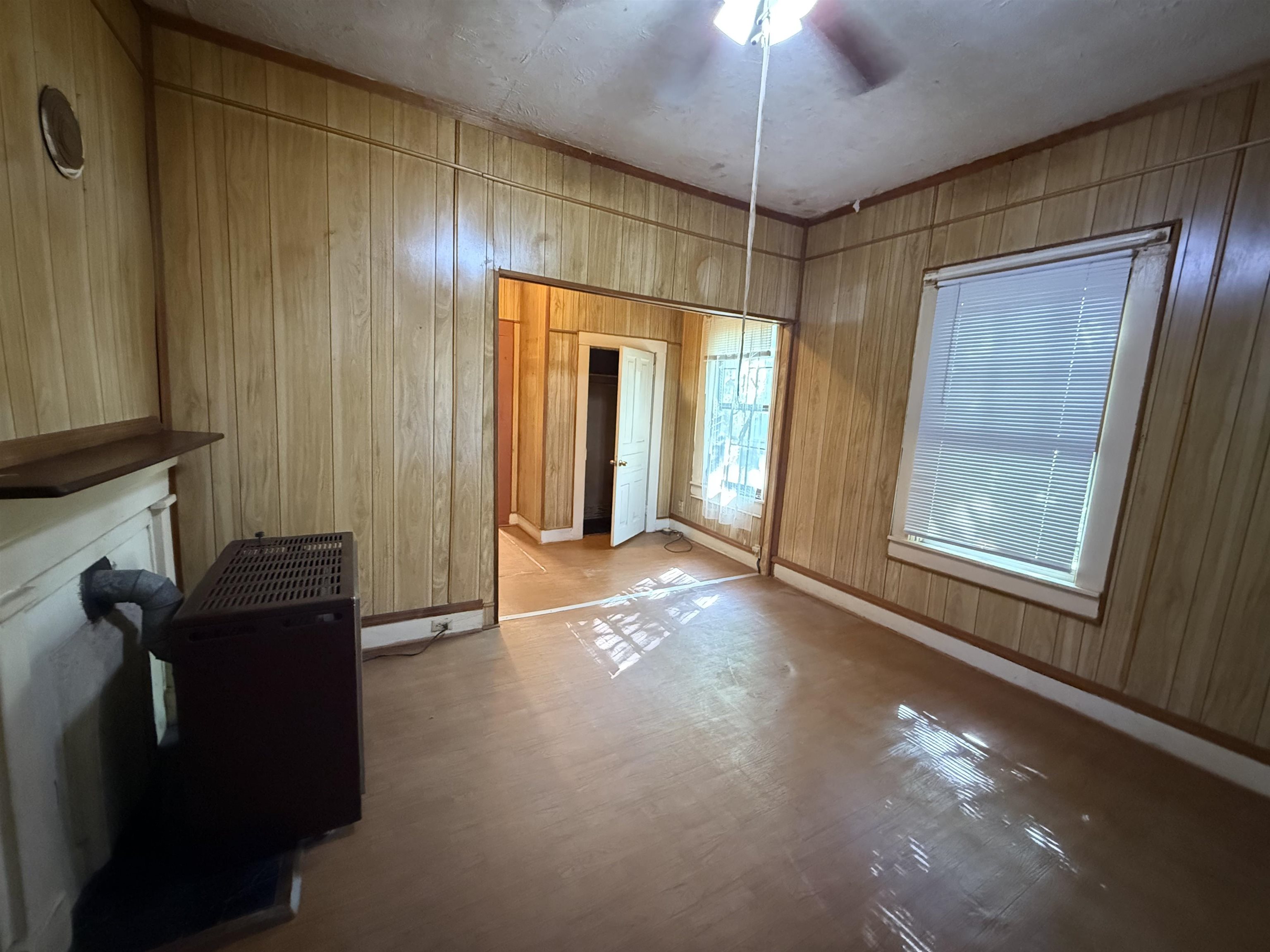 30 Elliott Street Chester, SC 29706 - Photo 4 of 25 Living Room