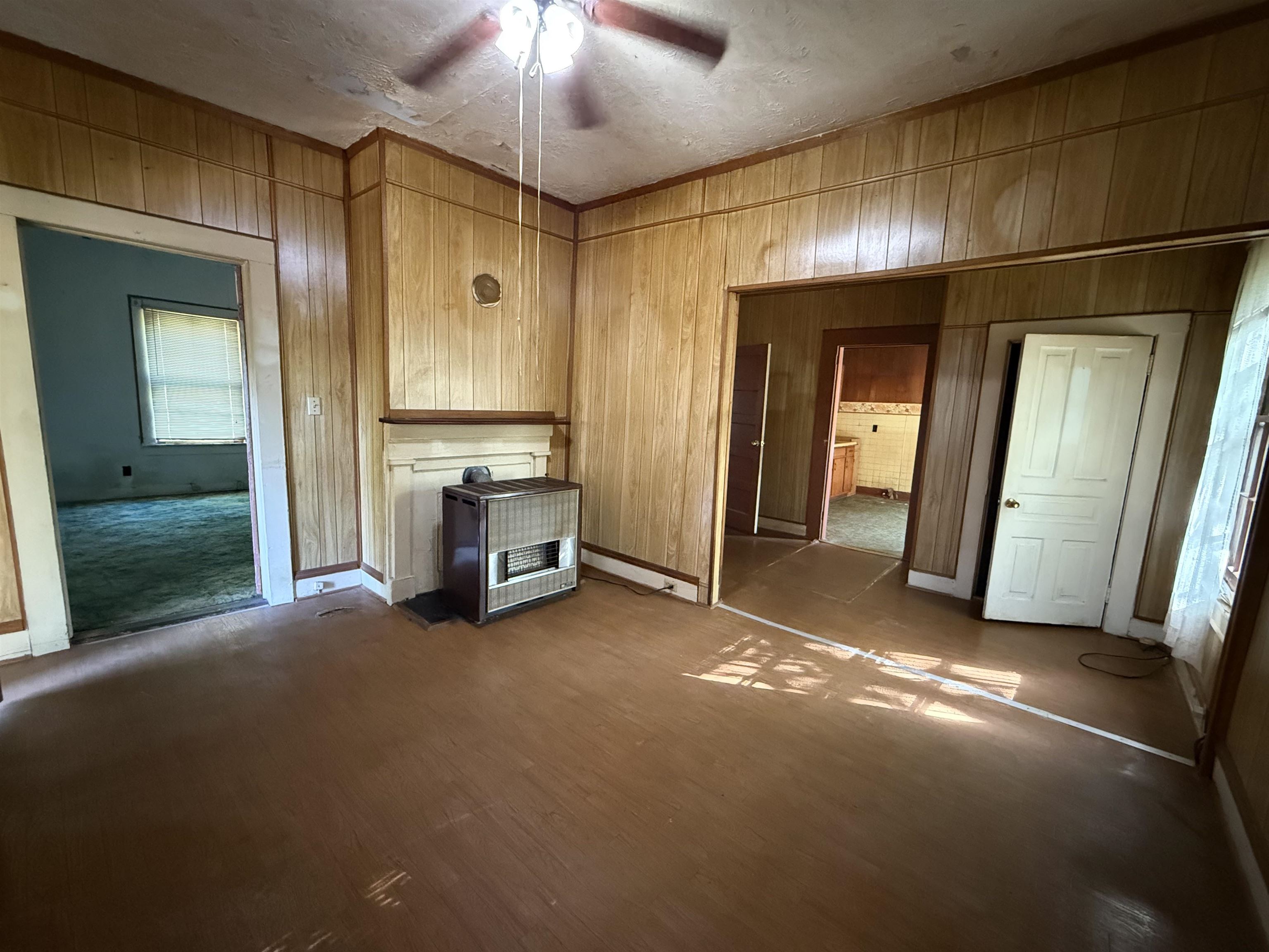 30 Elliott Street Chester, SC 29706 - Photo 5 of 25 Living Room