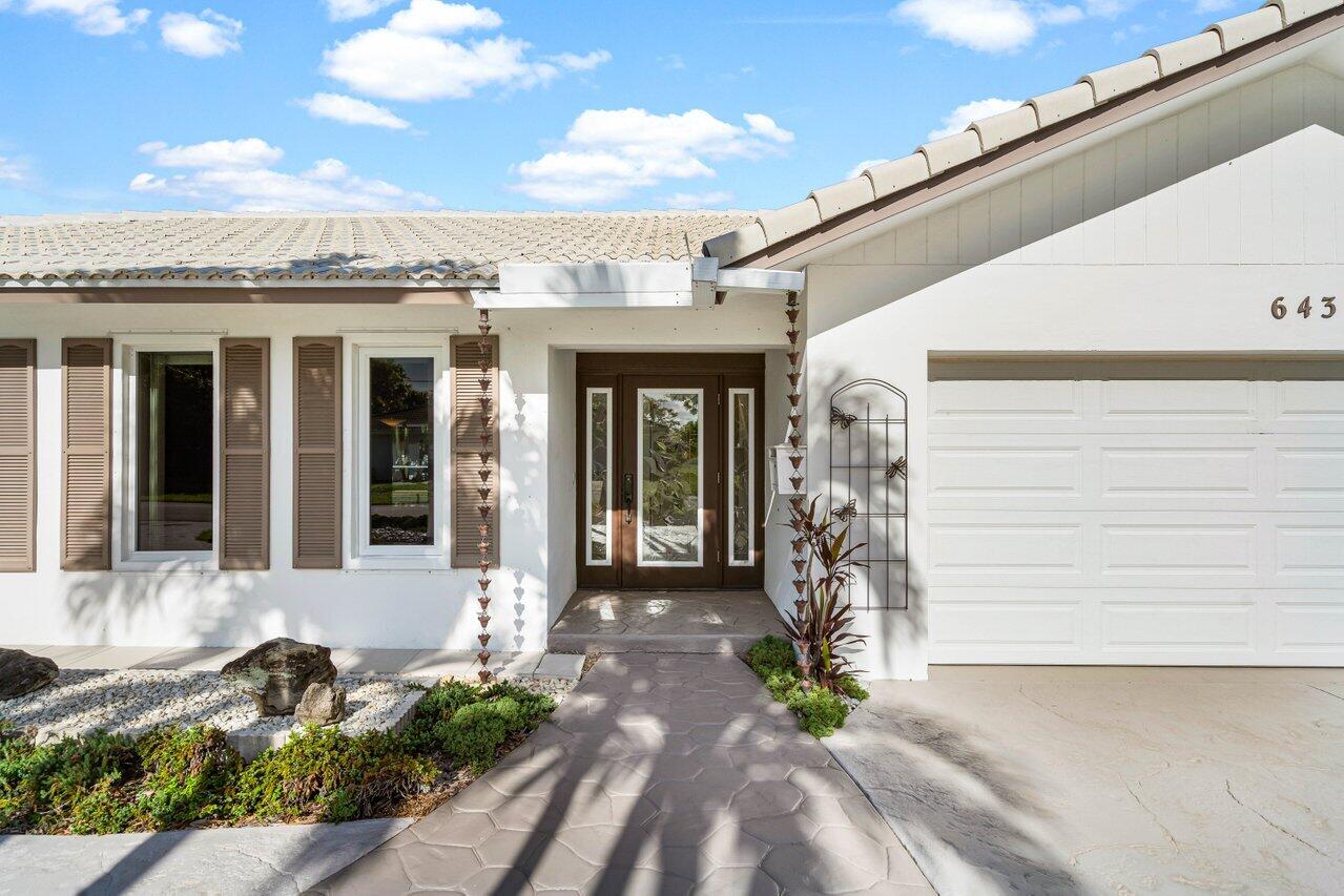 643 Northwest 11th Avenue Boca Raton, FL 33486 - Photo 3 of 37 Impressive entry