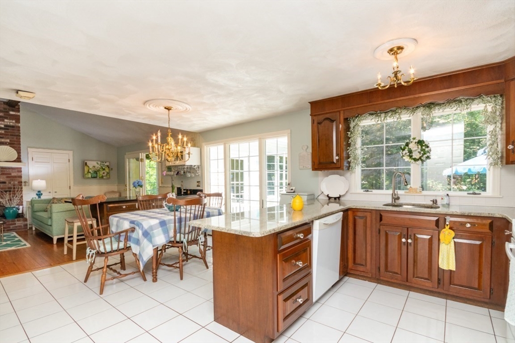 33 Berkeley Road North Andover, MA 01845 - Photo 17 of 42