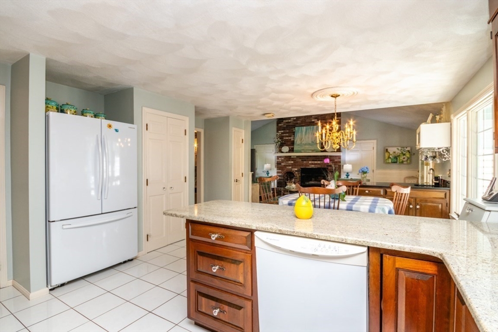 33 Berkeley Road North Andover, MA 01845 - Photo 18 of 42