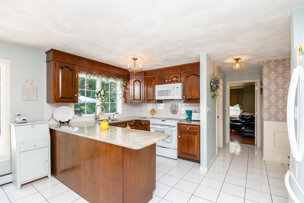 33 Berkeley Road North Andover, MA 01845 - Photo 20 of 42