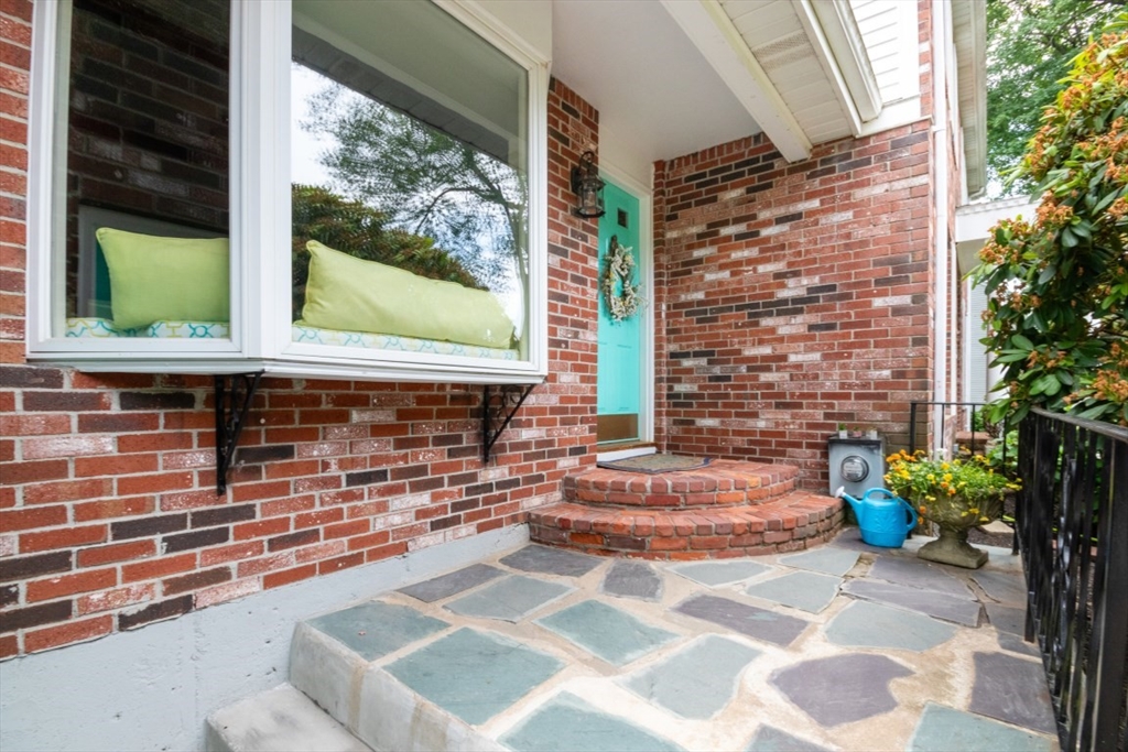 33 Berkeley Road North Andover, MA 01845 - Photo 4 of 42