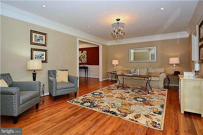 911 Riva Ridge Drive Great Falls, VA 22066 - Photo 11 of 30 Living Room