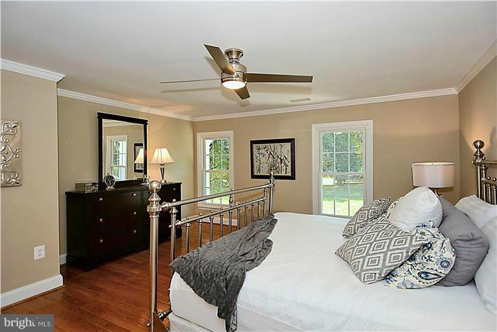 911 Riva Ridge Drive Great Falls, VA 22066 - Photo 14 of 30 Bedroom (Master)