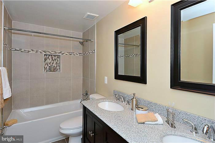 911 Riva Ridge Drive Great Falls, VA 22066 - Photo 19 of 30 Bath