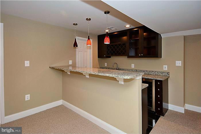 911 Riva Ridge Drive Great Falls, VA 22066 - Photo 24 of 30 Bar