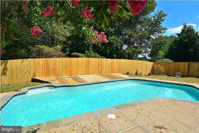 911 Riva Ridge Drive Great Falls, VA 22066 - Photo 26 of 30 Pool
