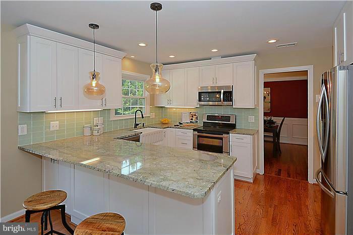 911 Riva Ridge Drive Great Falls, VA 22066 - Photo 4 of 30 Kitchen