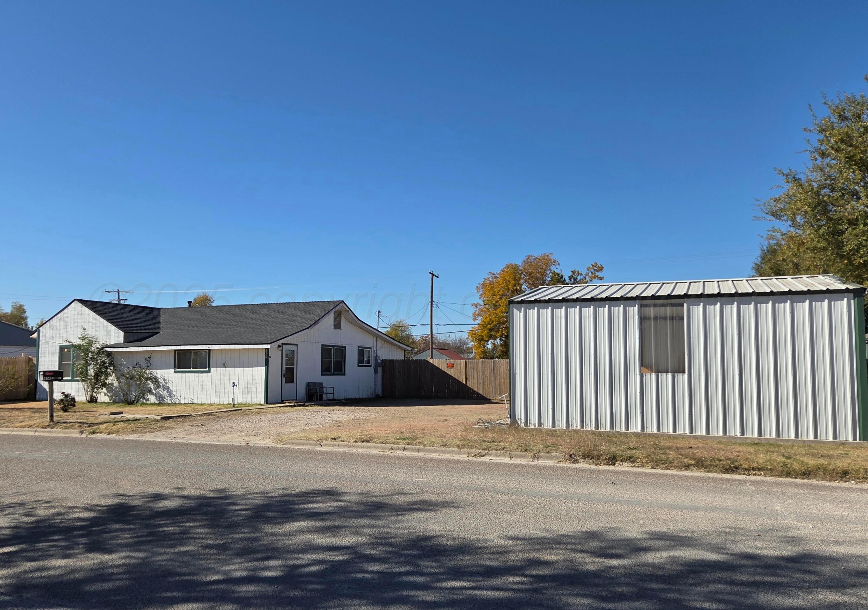 414 South Cedar Street Perryton, TX 79070 - Photo 4 of 47 414 S Cedar St - Sharon Cramer 008
