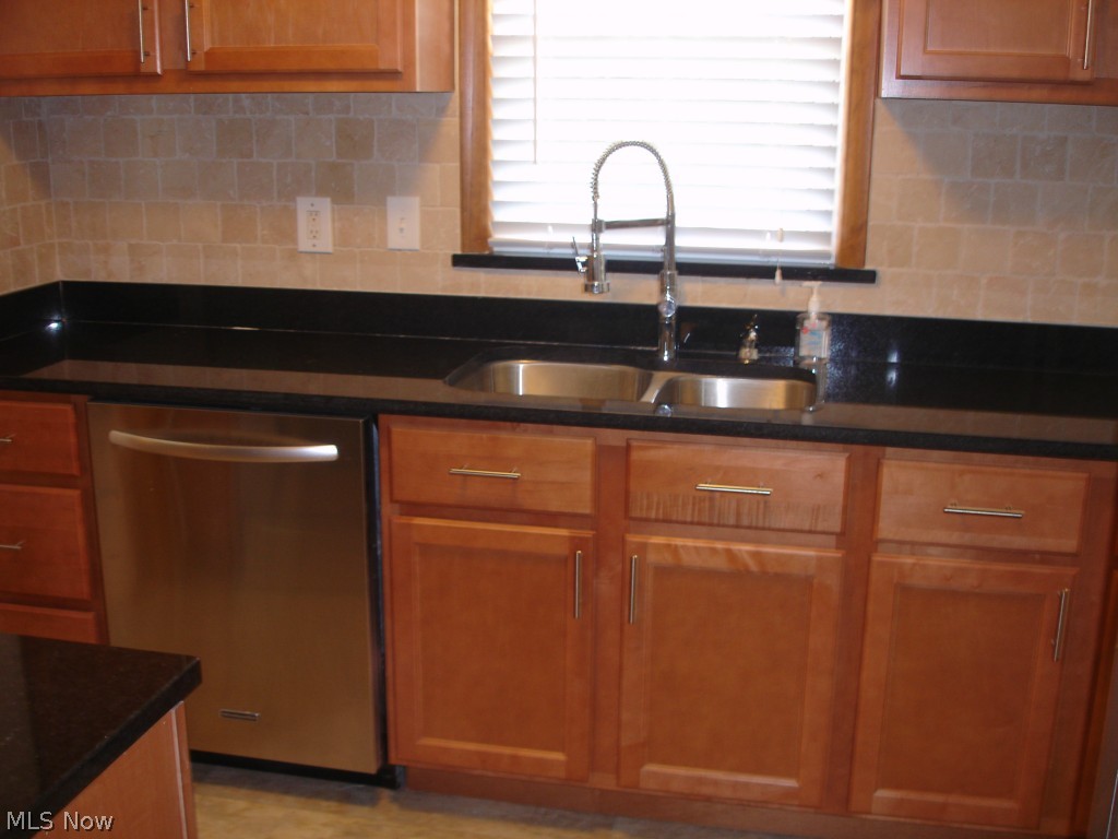 2047 Miami Road Euclid, OH 44117 - Photo 2 of 25