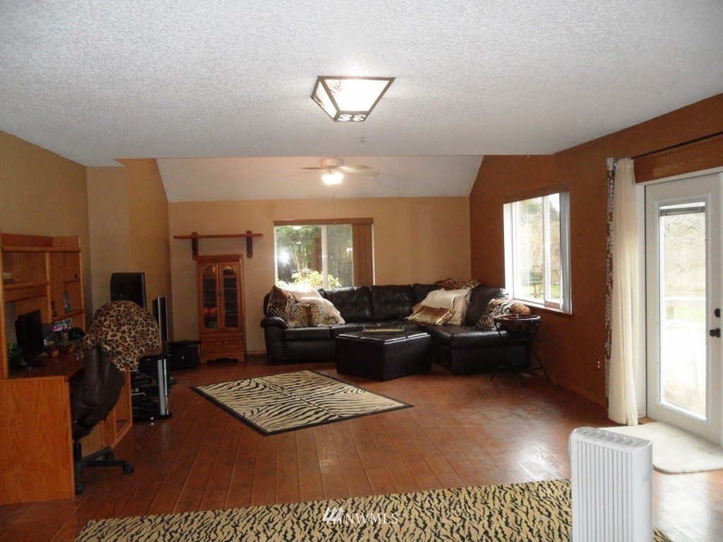 3815 Wishkah Road Aberdeen, WA 98520 - Photo 3 of 24 Gallery Image 3