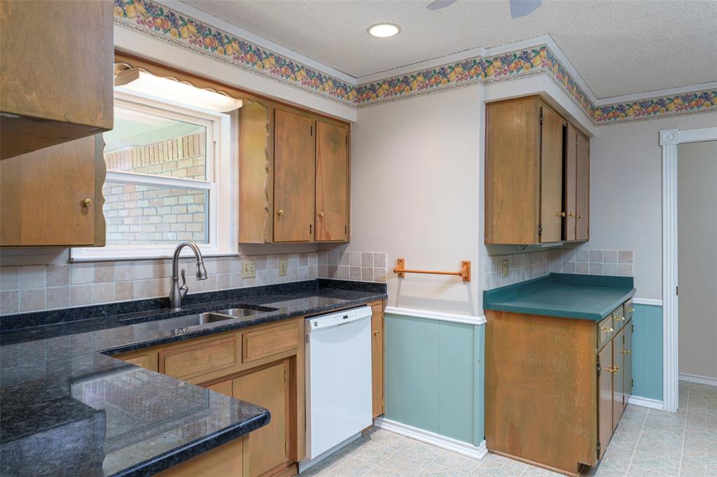 1008 Rocky Canyon Road Arlington, TX 76012 - Photo 15 of 37