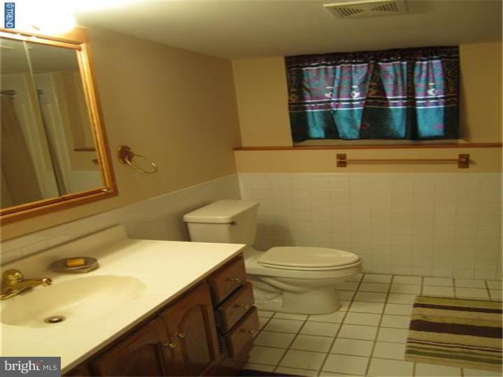 121 Tall Pines Road Newark, DE 19713 - Photo 16 of 25 Bathroom