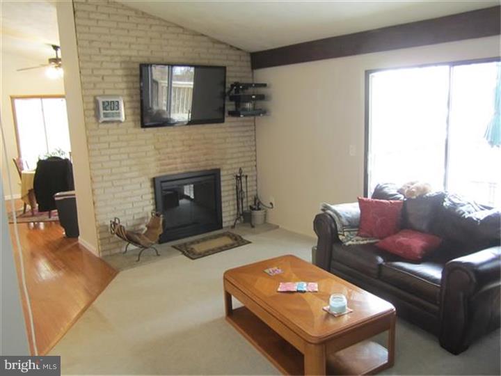 121 Tall Pines Road Newark, DE 19713 - Photo 5 of 25 Living Room