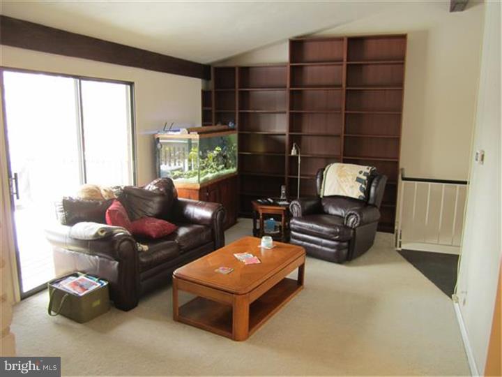 121 Tall Pines Road Newark, DE 19713 - Photo 6 of 25 Living Room