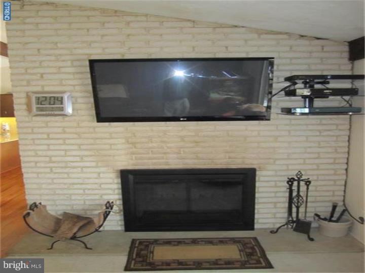 121 Tall Pines Road Newark, DE 19713 - Photo 7 of 25 Living Room