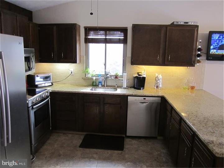 121 Tall Pines Road Newark, DE 19713 - Photo 10 of 25 Kitchen