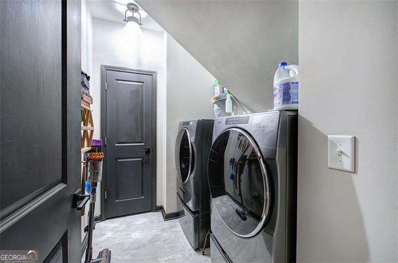 127 Alex Calhoun, GA 30701 - Photo 18 of 53 a utility room with dryer and washer