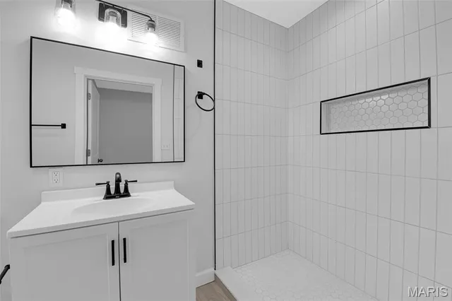 $274,900 | 4600 Nelson Drive, Northwoods, MO 63121