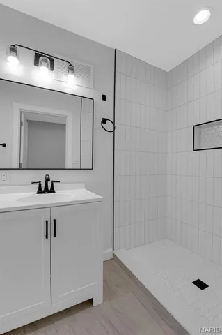 $274,900 | 4600 Nelson Drive, Northwoods, MO 63121