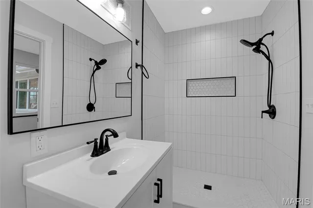 $274,900 | 4600 Nelson Drive, Northwoods, MO 63121