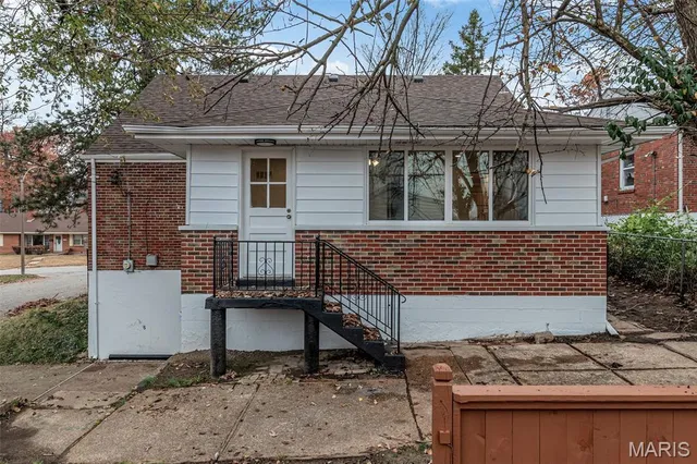 $274,900 | 4600 Nelson Drive, Northwoods, MO 63121