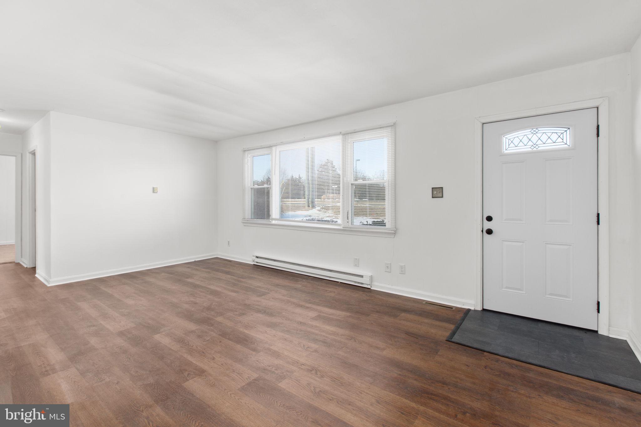 1305 Bragg Road Fredericksburg, VA 22407 - Photo 5 of 42 Fabulous open family room