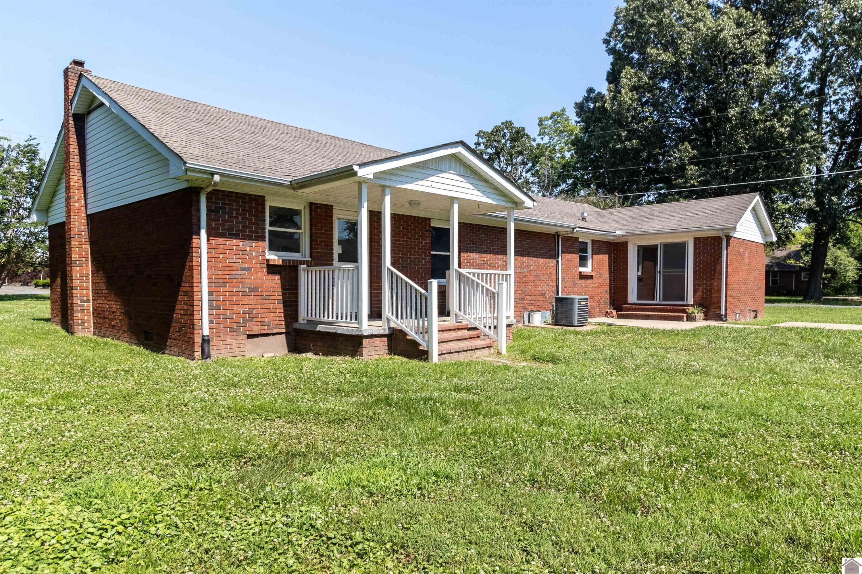 4206 Schneidman Road Paducah, KY 42003 - Photo 21 of 32 Covered back porch