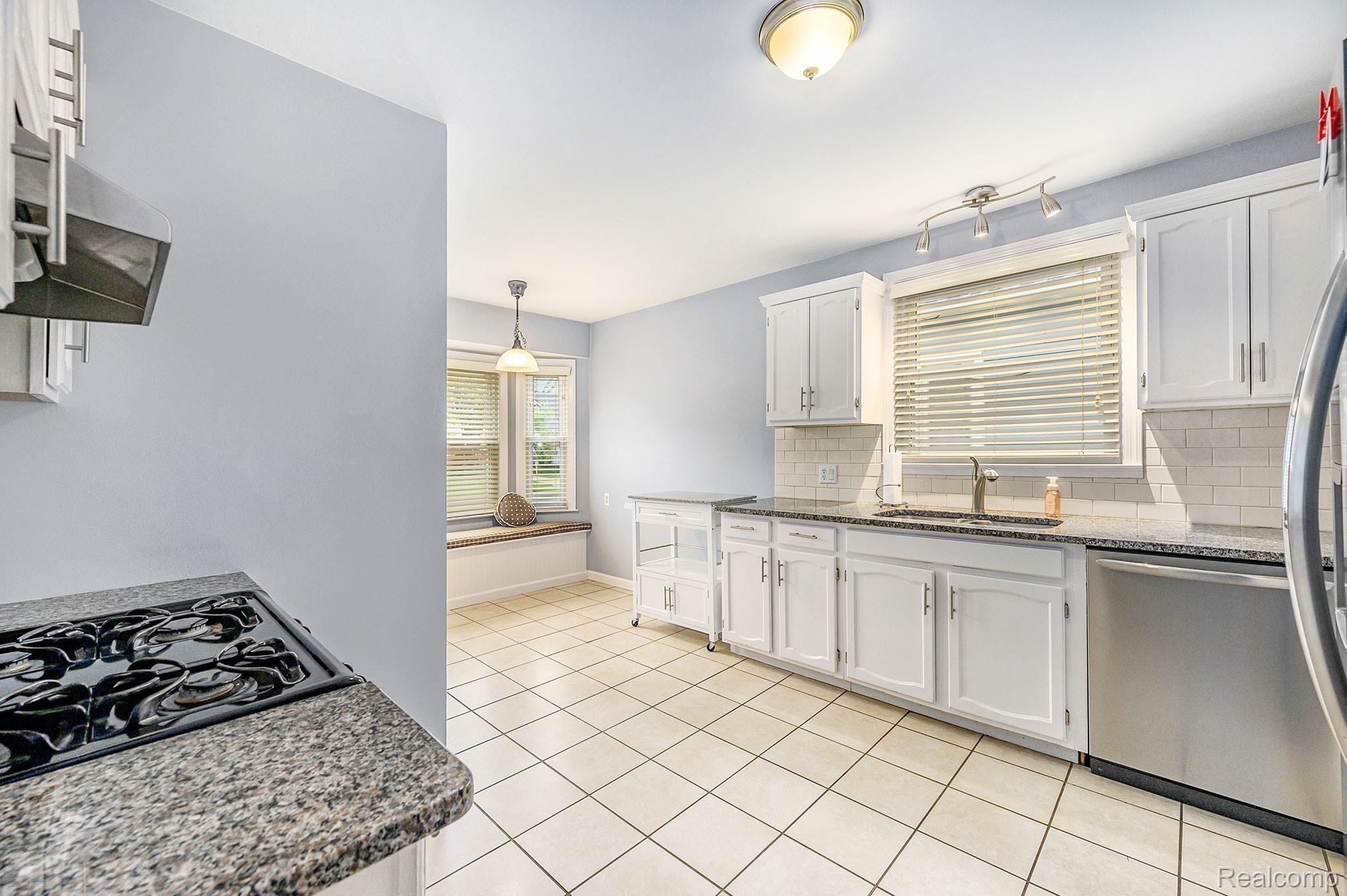 983 Harvard Road Berkley, MI 48072 - Photo 12 of 42 983-Harvard-Road_28.jpg