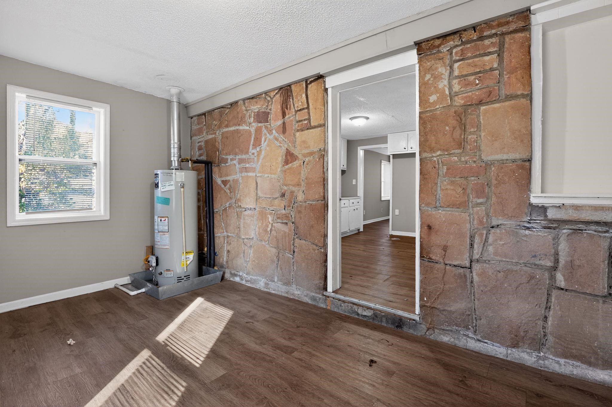 4043 Clearpool Circle Road Memphis, TN 38118 - Photo 17 of 33 Utilities with water heater