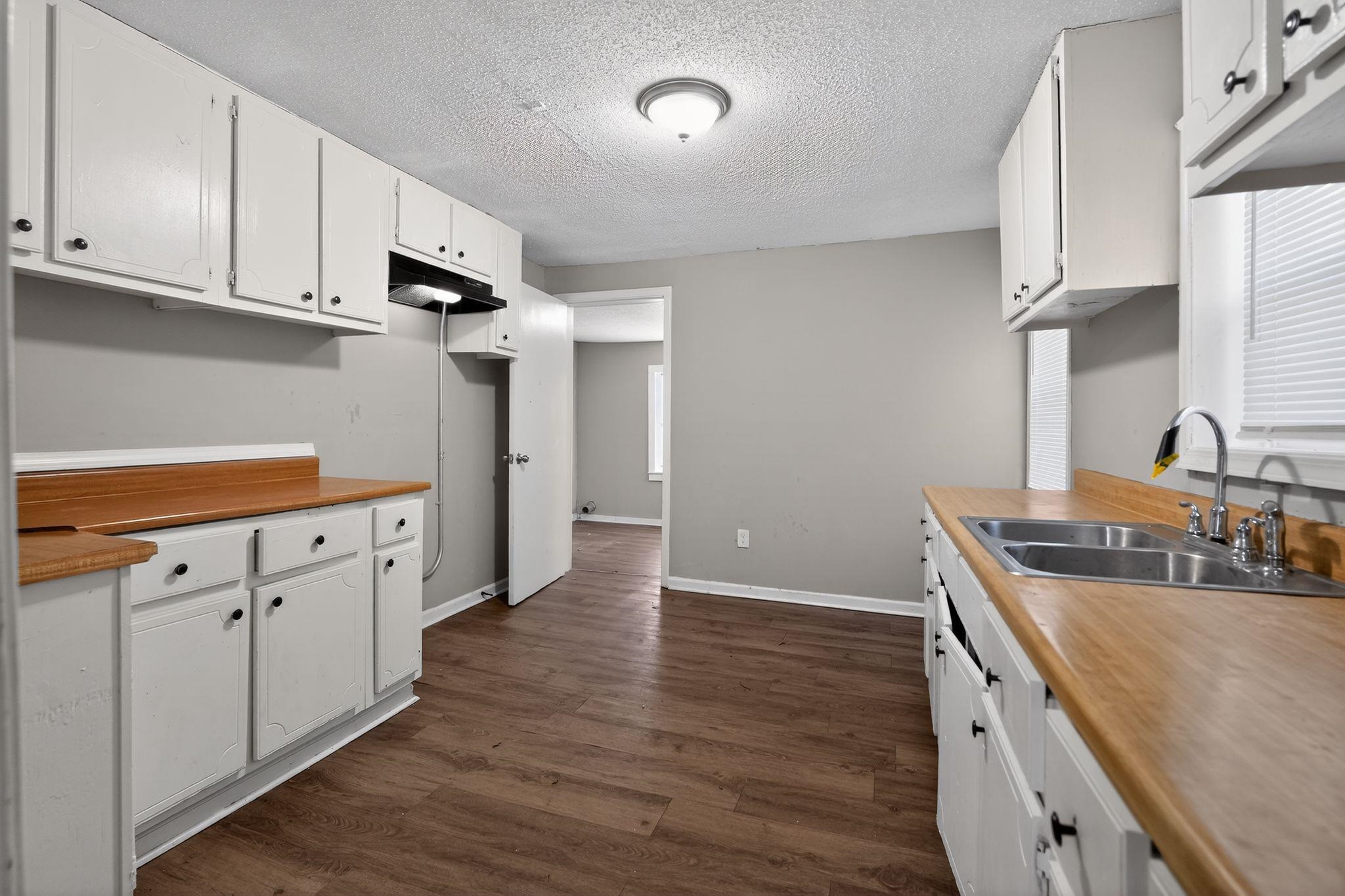 4043 Clearpool Circle Road Memphis, TN 38118 - Photo 23 of 33 a kitchen with stainless steel appliances granite countertop a sink a stove and a refrigerator