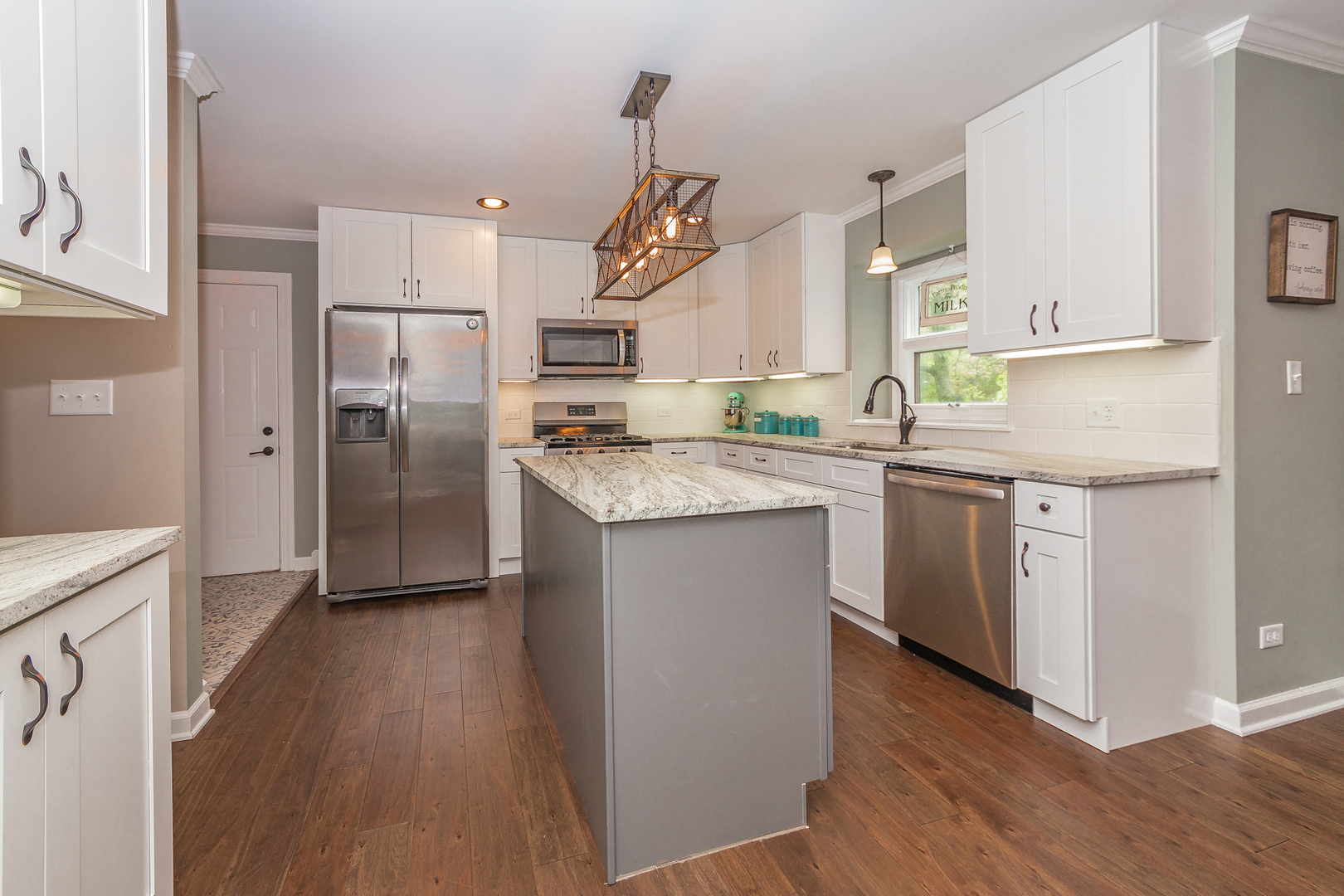 4703 Middle Road Gurnee, IL 60031 - Photo 6 of 37