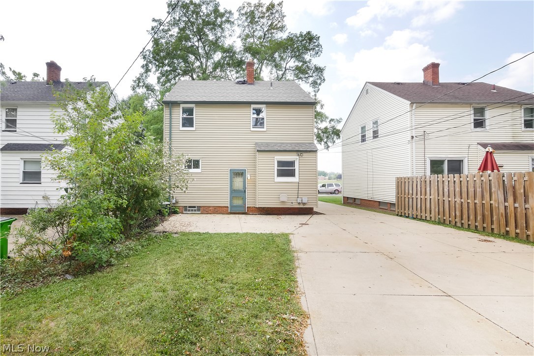 13725 Thraves Road Garfield Heights, OH 44125 - Photo 32 of 35