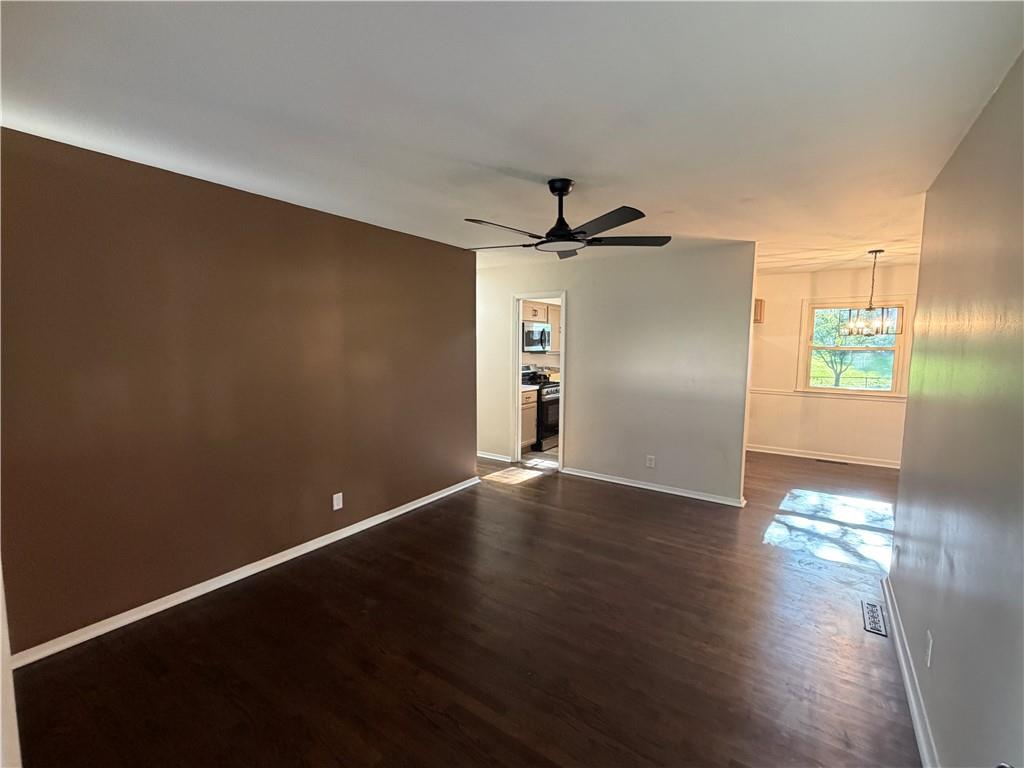 4016 South Spring Street Independence, MO 64055 - Photo 6 of 36