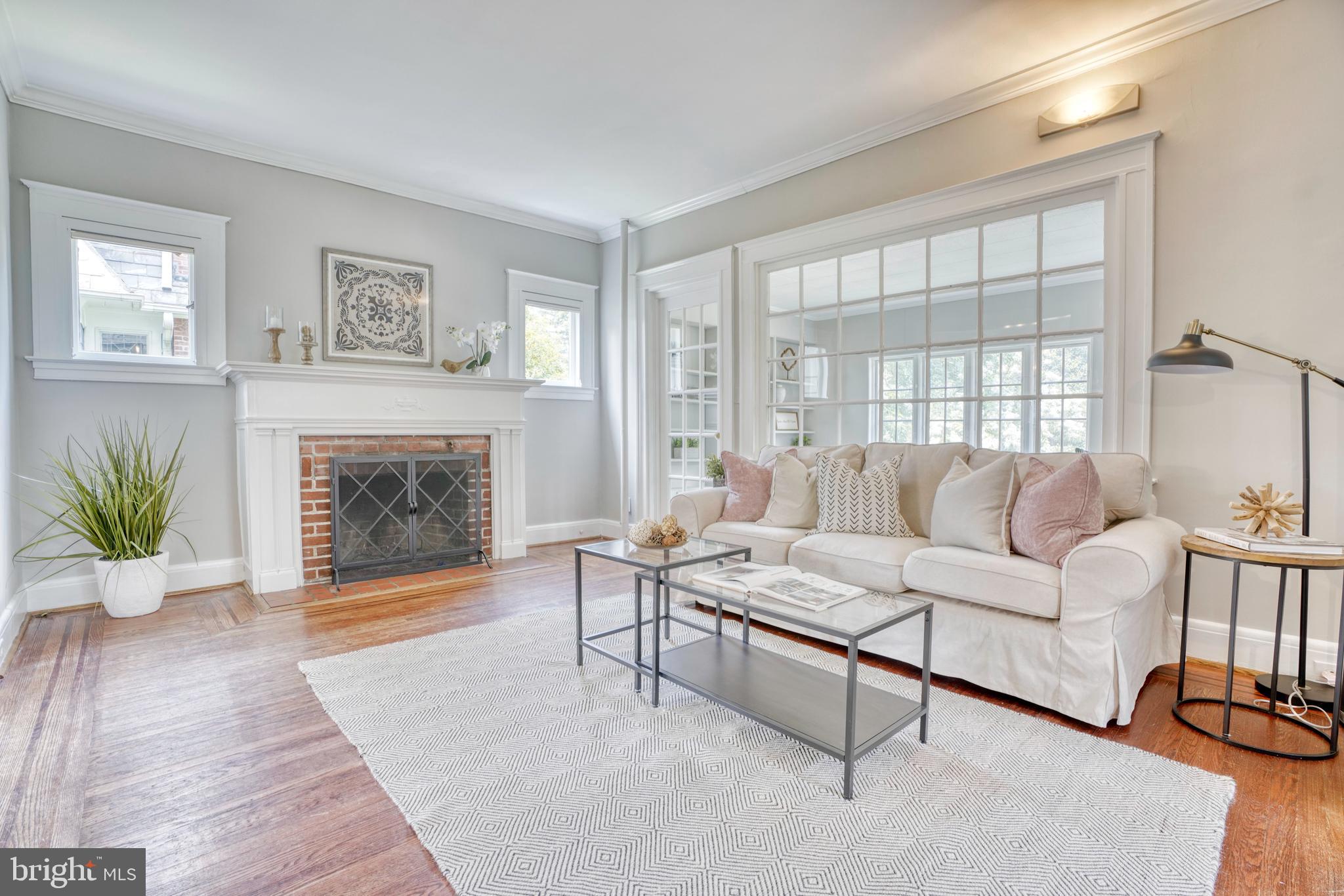 2409 Everton Road Baltimore, MD 21209 - Photo 2 of 37 Living Room