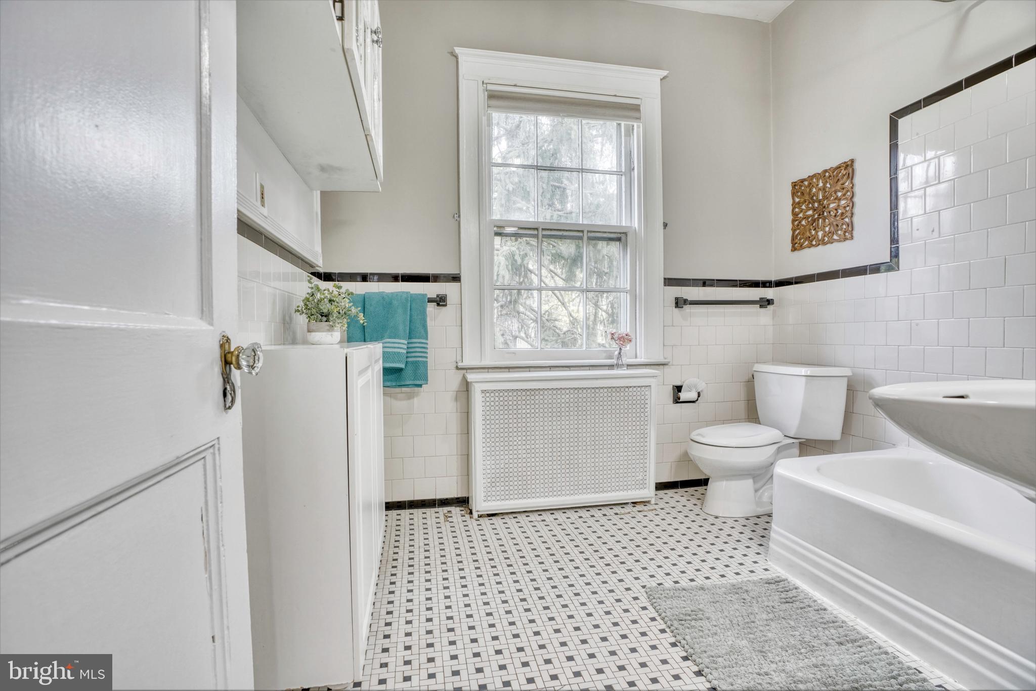2409 Everton Road Baltimore, MD 21209 - Photo 22 of 37 Upper Level Full Bath